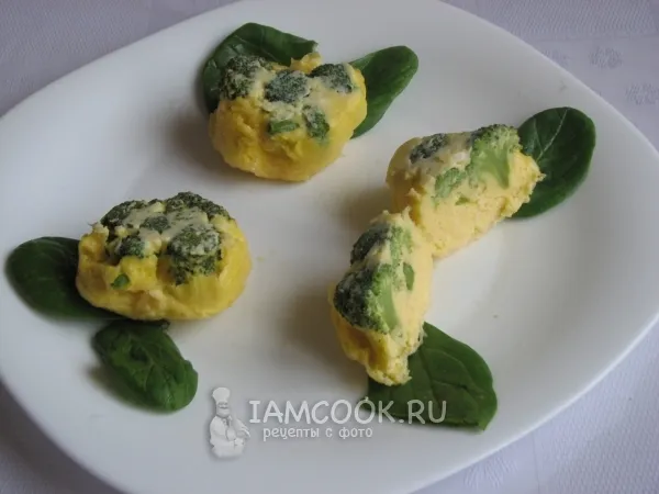 Фото готового блюда: Брокколи в сырном омлете с чесноком