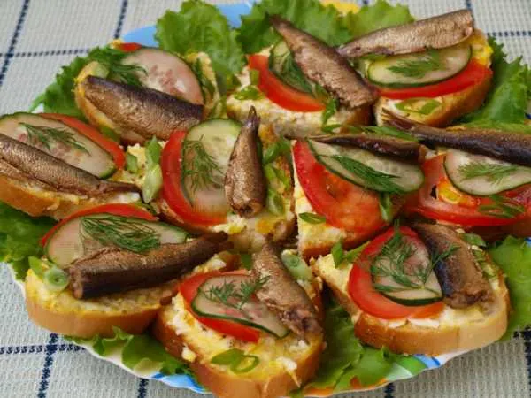 Фото блюда: Праздничные бутерброды со шпротами