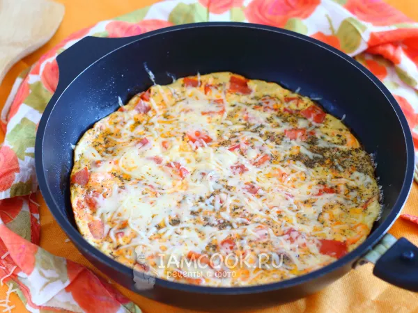 Фото готового блюда: Омлет с креветками и помидорами