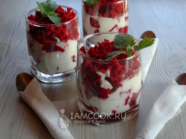 Фото блюда: Трайфл «Красный бархат» с клубникой