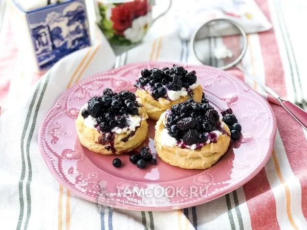 Фото блюда: Слойки с маскарпоне и ягодами