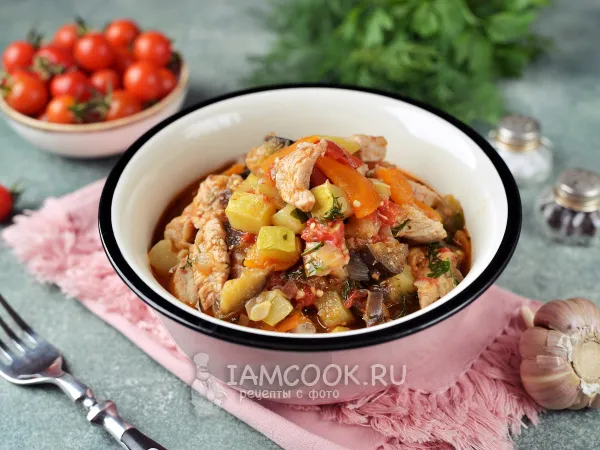 Фото блюда: Тушеная индейка с баклажанами и кабачками