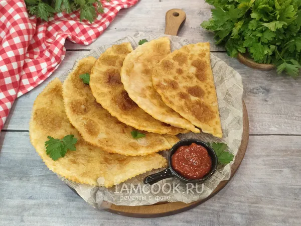 Фото готового блюда: Чебуреки с ветчиной с сыром