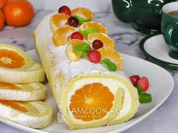 Фото готового блюда: Бисквитный рулет с мандаринами