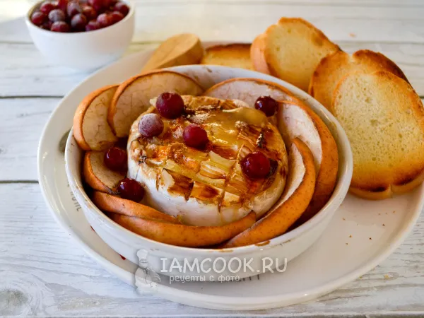 Фото блюда: Сыр камамбер с грушей в аэрогриле
