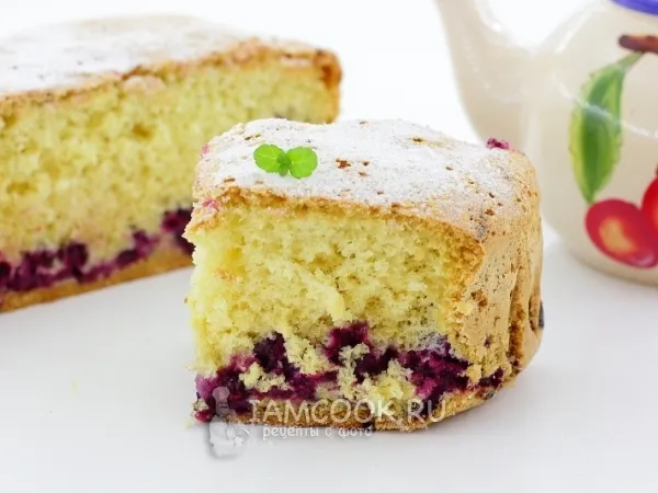 Фото готового блюда: Шарлотка с ягодами