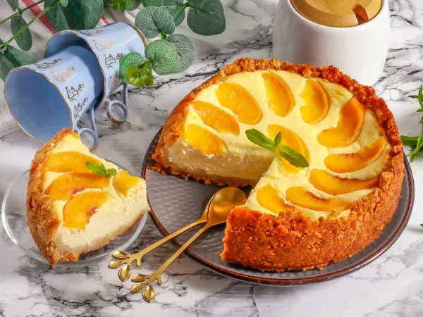 Фото блюда: Чизкейк с персиками консервированными (с выпечкой)