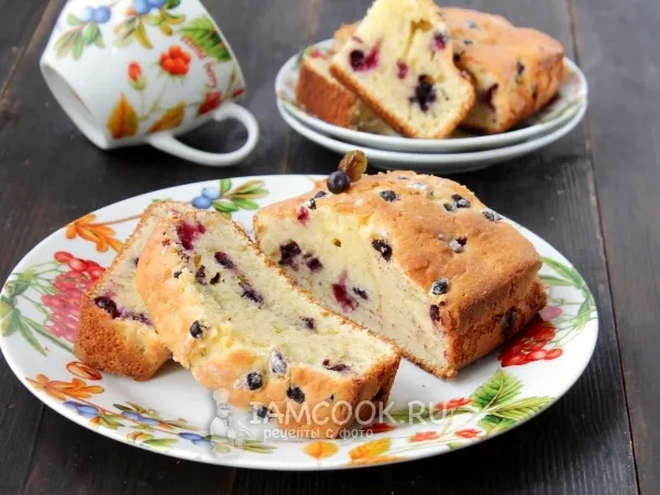 Фото готового блюда: Кекс на сметане с черникой