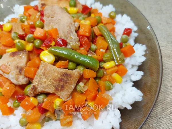 Фото блюда: Мясо с мексиканской смесью на сковороде