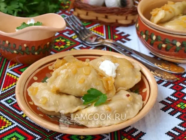 Фото готового блюда: Вареники с жареной капустой