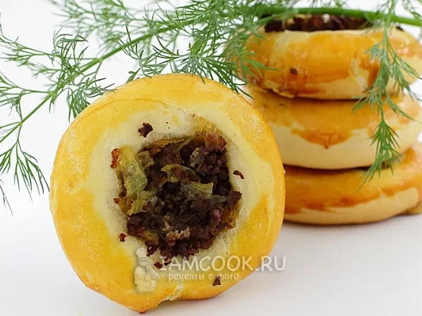 Фото готового блюда: Ватрушки с мясом