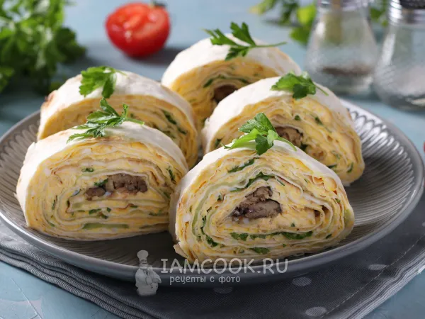 Фото готового блюда: Рулет из лаваша со шпротами и огурцом