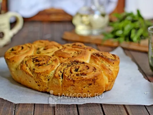 Фото готового блюда: «Синнабон» с зеленью