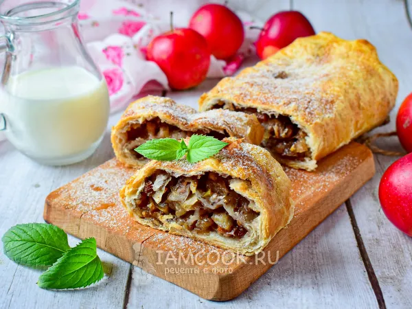 Фото блюда: Штрудель с яблоками и орехами (из слоеного теста)