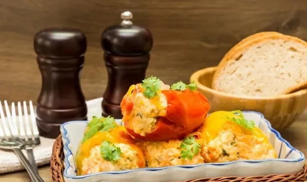 Фото блюда: Перец, фаршированный куриным фаршем и кускусом