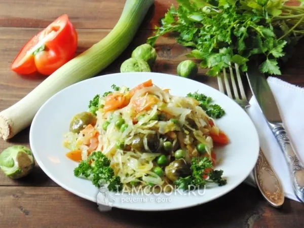 Фото готового блюда: Овощное рагу с капустой