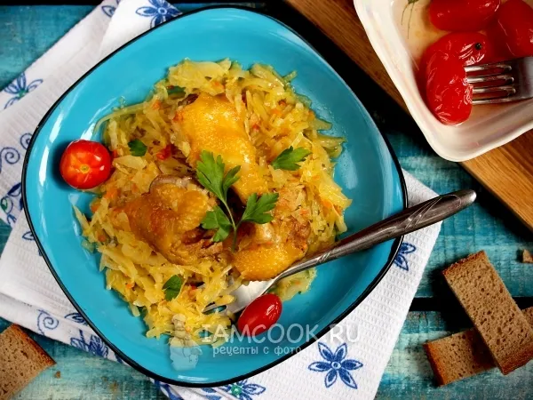 Фото блюда: Тушеная капуста с курицей в мультиварке