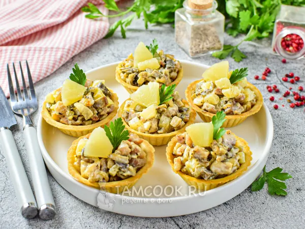 Фото блюда: Тарталетки с курицей, грибами и ананасами
