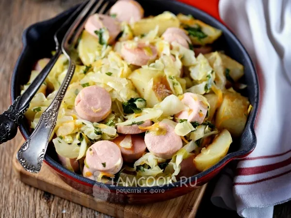 Фото блюда: Тушеная капуста с картошкой и сосисками