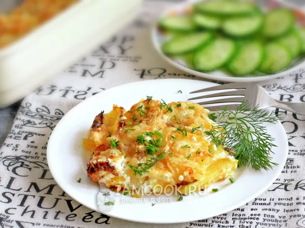 Фото готового блюда: Запеченный картофель с чесноком в духовке