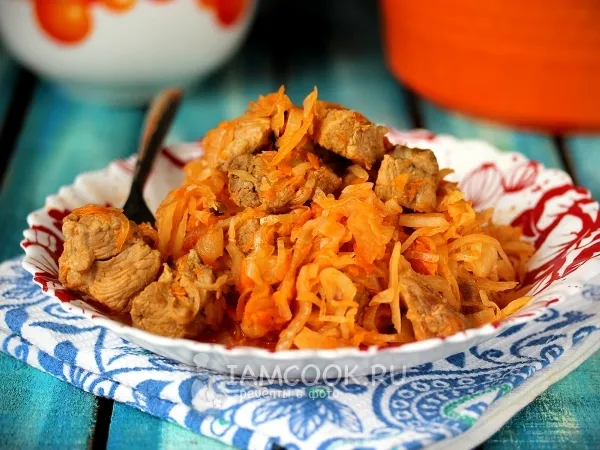 Фото блюда: Капуста квашеная, тушеная с мясом