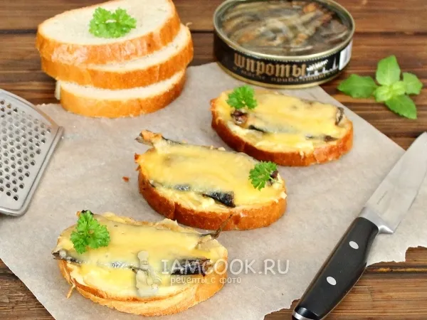 Фото блюда: Бутерброды горячие со шпротами