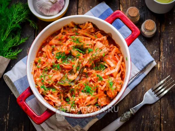 Фото блюда: Капуста с мясом в духовке в томатном соусе