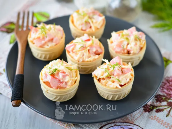 Фото готового блюда: Тарталетки с сыром и помидорами