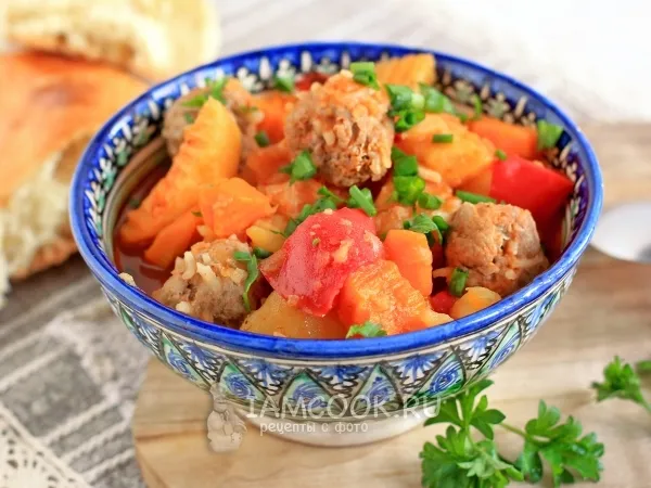 Фото готового блюда: Жаркое-соус с фрикадельками