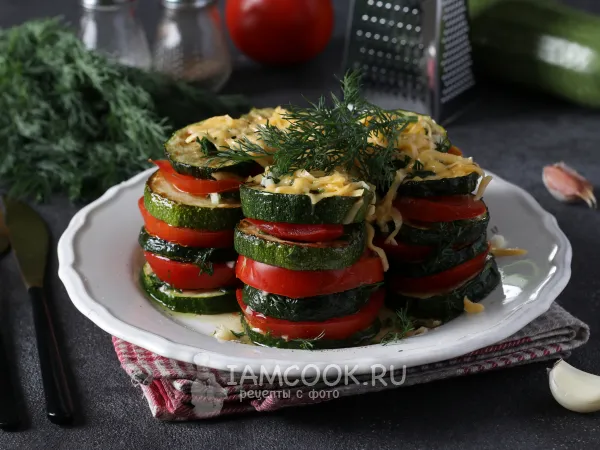 Фото блюда: Жареные кабачки с чесноком, сыром и помидорами