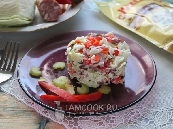 Фото блюда: Салат с капустой, колбасой и яблоком