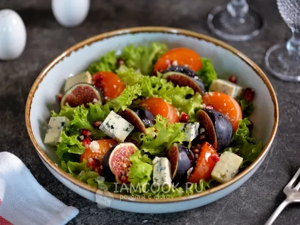 Фото блюда: Салат с хурмой, инжиром и сыром дорблю