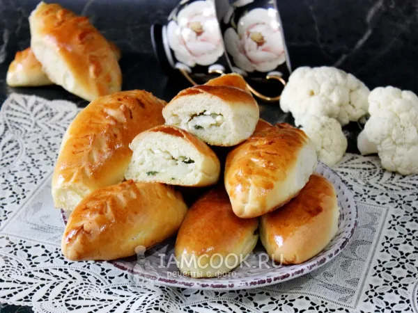 Фото готового блюда: Пирожки с цветной капустой