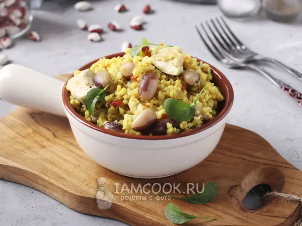 Фото готового блюда: Булгур с курицей и фасолью