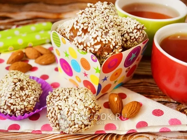 Фото блюда: Чернослив в шоколаде с миндалем