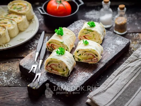 Фото готового блюда: Рулет из лаваша с крабовыми палочками и крем-сыром