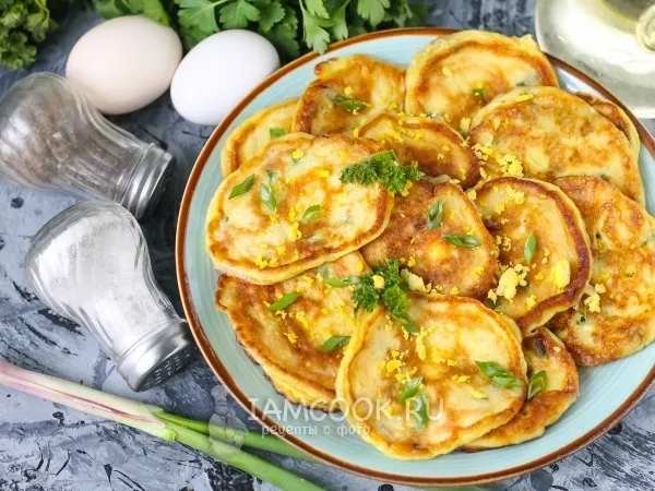 Фото блюда: Оладьи с зелёным луком и яйцом на кефире