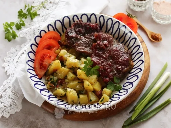 Фото готового блюда: Отбивные из говядины с картошкой в духовке