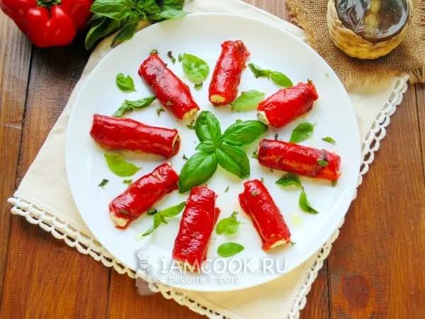 Фото готового блюда: Закуска из болгарского перца с брынзой и травами