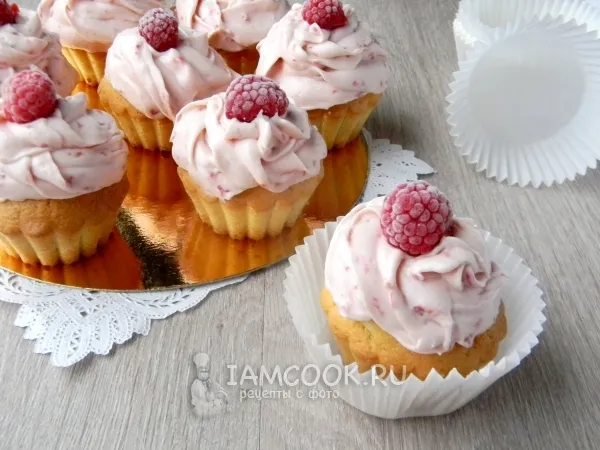 Фото блюда: Капкейки с малиновым кремом