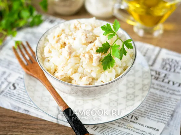 Фото готового блюда: Рис с куриным фаршем на сковороде