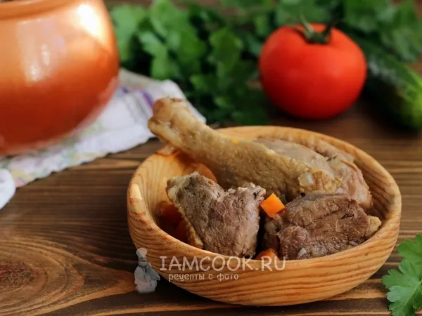 Фото готового блюда: Тушеная утка в горшочках