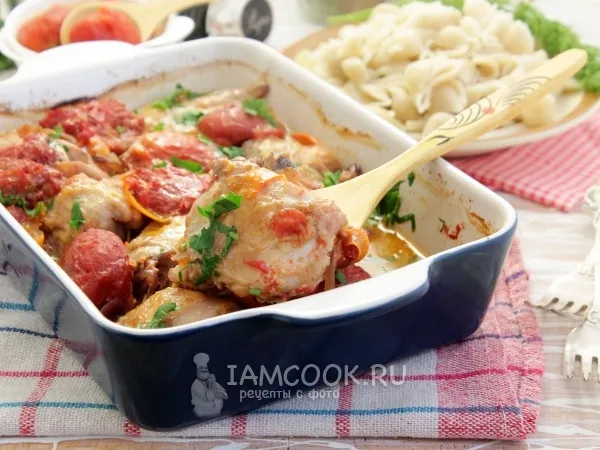 Фото готового блюда: Курица, запеченная с целыми томатами в собственном соку