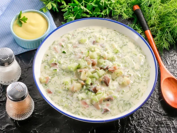 Фото блюда: Окрошка с копченой рыбой (скумбрией)