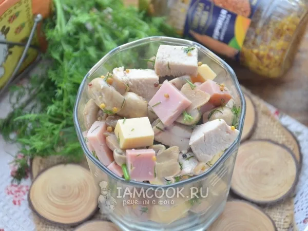 Фото блюда: Салат «Людмила» с ветчиной и грибами