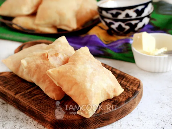 Фото готового блюда: Самса с тыквой на пресном тесте