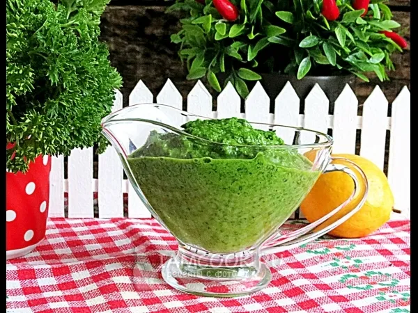 Фото блюда: Соус из петрушки, яблока и чеснока