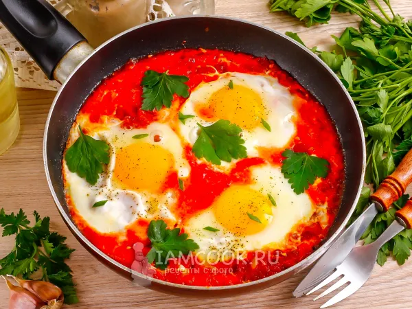 Фото готового блюда: Яичница с помидорами по-азербайджански