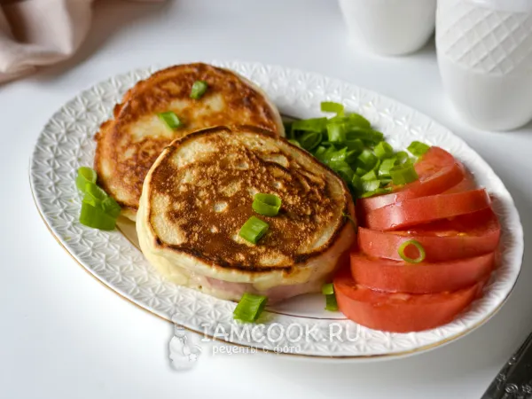 Фото готового блюда: Колбаса в тесте на кефире на сковороде