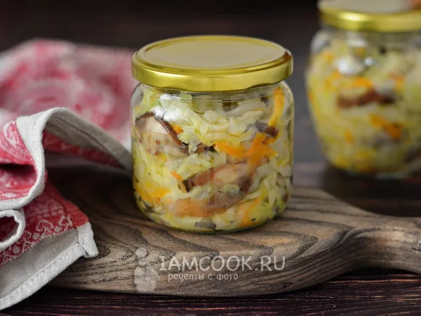 Фото блюда: Солянка с маслятами и капустой на зиму